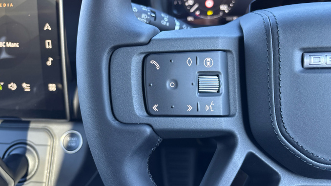 Land Rover Defender 3.0 D250 X-Dynamic HSE 110 5dr Auto Diesel Estate - Image 44